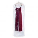 Die transparente Brautkleidhülle ist aus klarem PVC, wasserabeweisend und verfügt über eine Lieferscheintasche/Namenstasche.